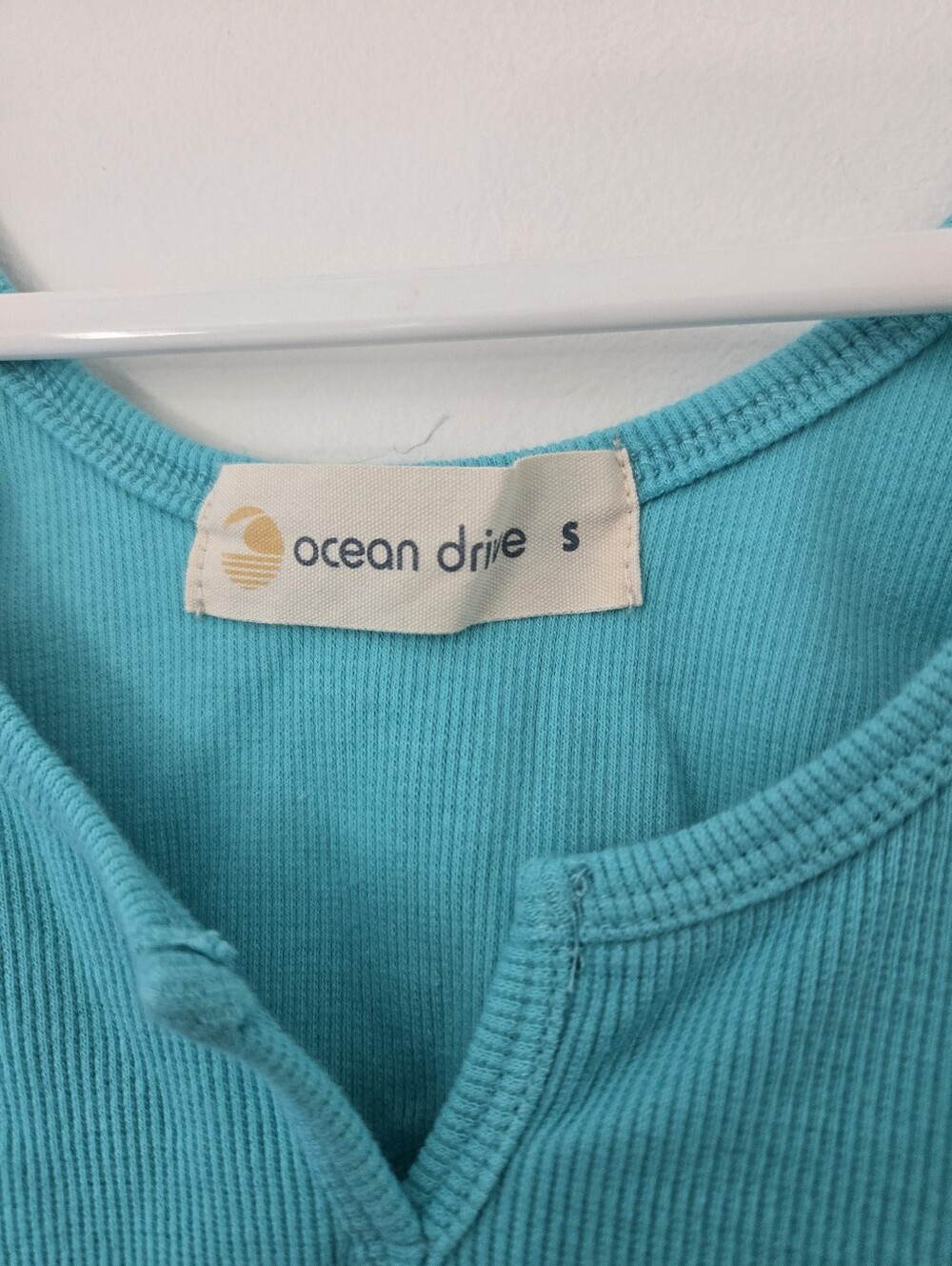 Ocean Drive Cropped Turquoise Notch Ribbed Tank - Picture 3 of 7